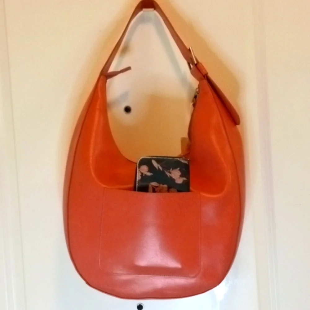 2 fer, large Universal Threads hobo-shoulder bag, NWT with full zip wallet, EUC